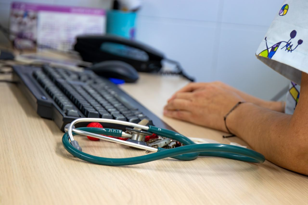 hbellvitge's tweet photo. 🏥 El paper de les infermeres és clau al sistema sanitari. A l'@hbellvitge i l'@idibell_cat, aquestes professionals són essencials per a la detecció precoç de complicacions i la millora de les cures. La seva tasca transforma la salut de tots.

🔗 Més info: https://t.co/OHYNshRPZY https://t.co/GXtobIKn3B