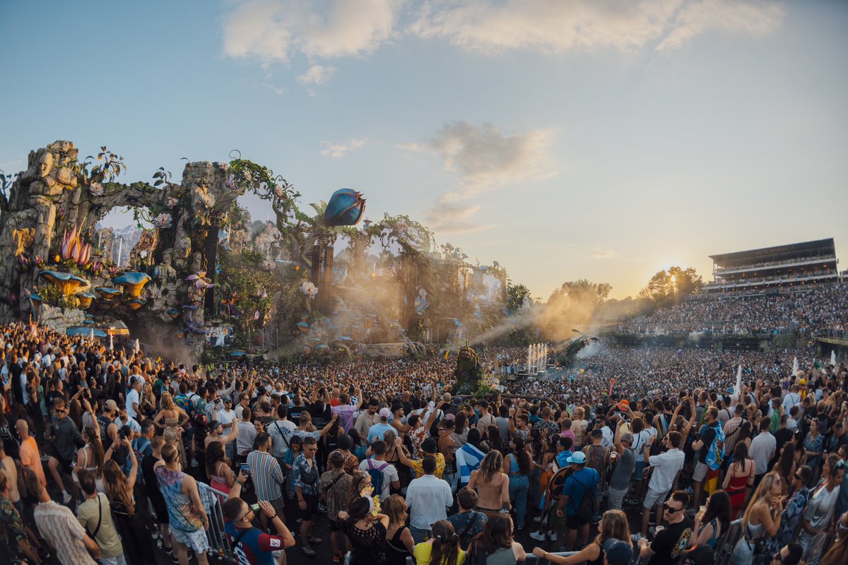 tomorrowland's tweet photo. Let the music speak. https://t.co/4To5b7aek5