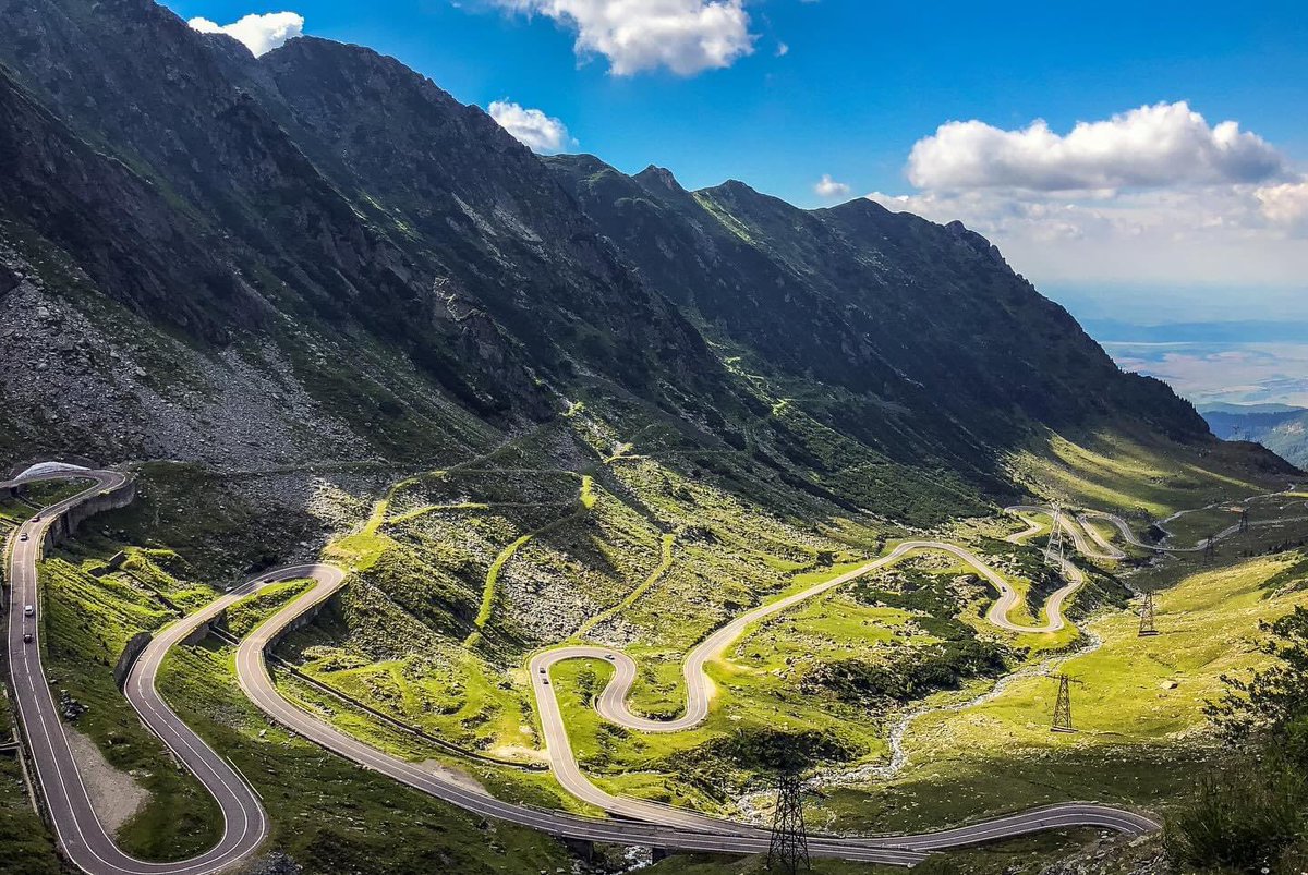 10 things you need to know before visiting #Transylvania by <a href="/MonicaSuma/">Monica Suma</a> - <a href="/lonelyplanet/">Lonely Planet</a> 
Transylvania has become Romania’s most popular region for travelers. This magical land of castles, medieval bastions and old-world villages packs in a lot of charm.

lonelyplanet.com/articles/ten-t…