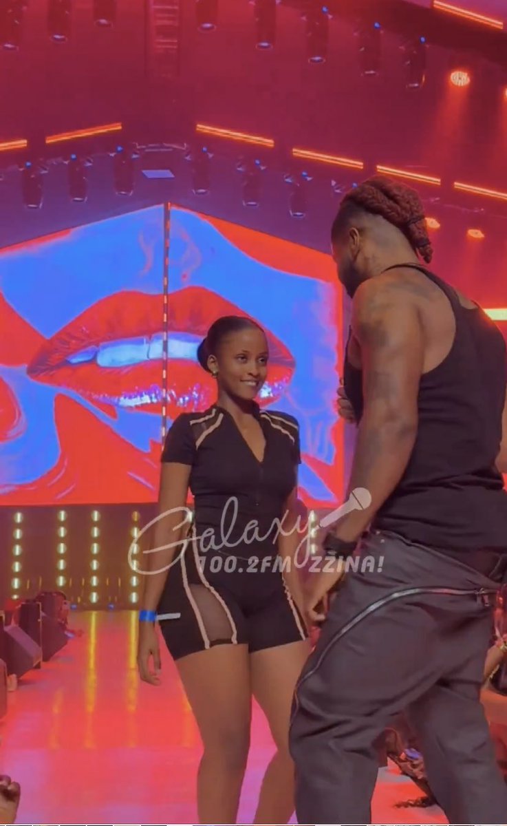 Libertylens2's tweet image. Don’t open thread in public
Watch Ya Levis enjoying Ugandan girls in stage 😎