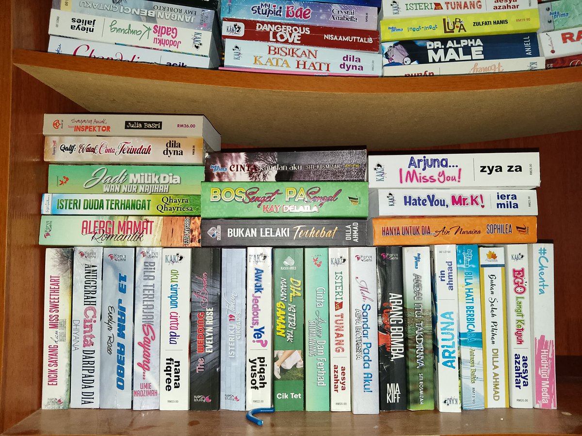 HanaHud's tweet photo. Hello! Please help RT heheh ‼️

I'm selling these novels for RM5 only each! All are in good conditions but if you want to have a closer look, can DM me okay 👍 https://t.co/cWkO4F5NvL