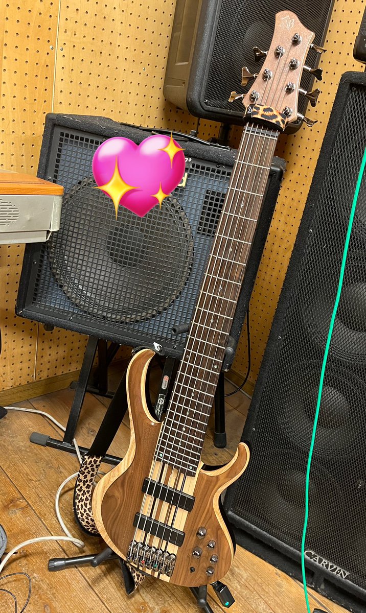 XENORMOUSスタジオ練習でした〜

そして、（お迎えしたのは１ヶ月以上前なんだけど）新たな相棒をご紹介します

BTB747ちゃんでございますよろしく🎸