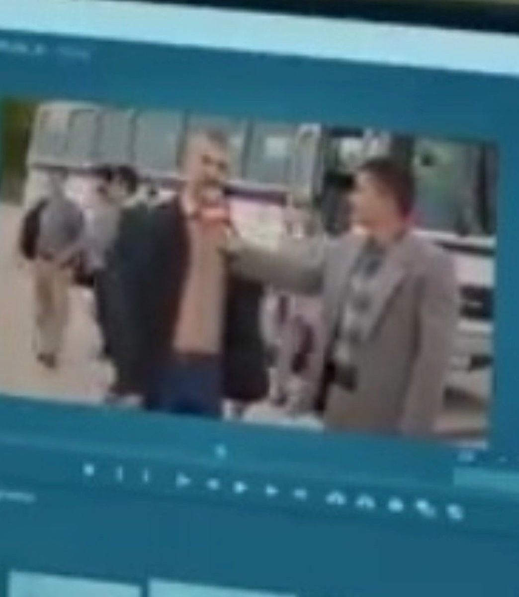 Arkadaşlar yeni tanıtım da birisinin geldiğini görmüştük, otobüsten aynı kişiye benzer biri indi. Taner babasının videosunu izlemişti ekrandan. Otobüs aynı. Gelecek kişinin zahide'nin ölmesiyle birlikte irfan olması  çok muhtemel. Ya da Taner ve zahideyle alakası var mutlaka