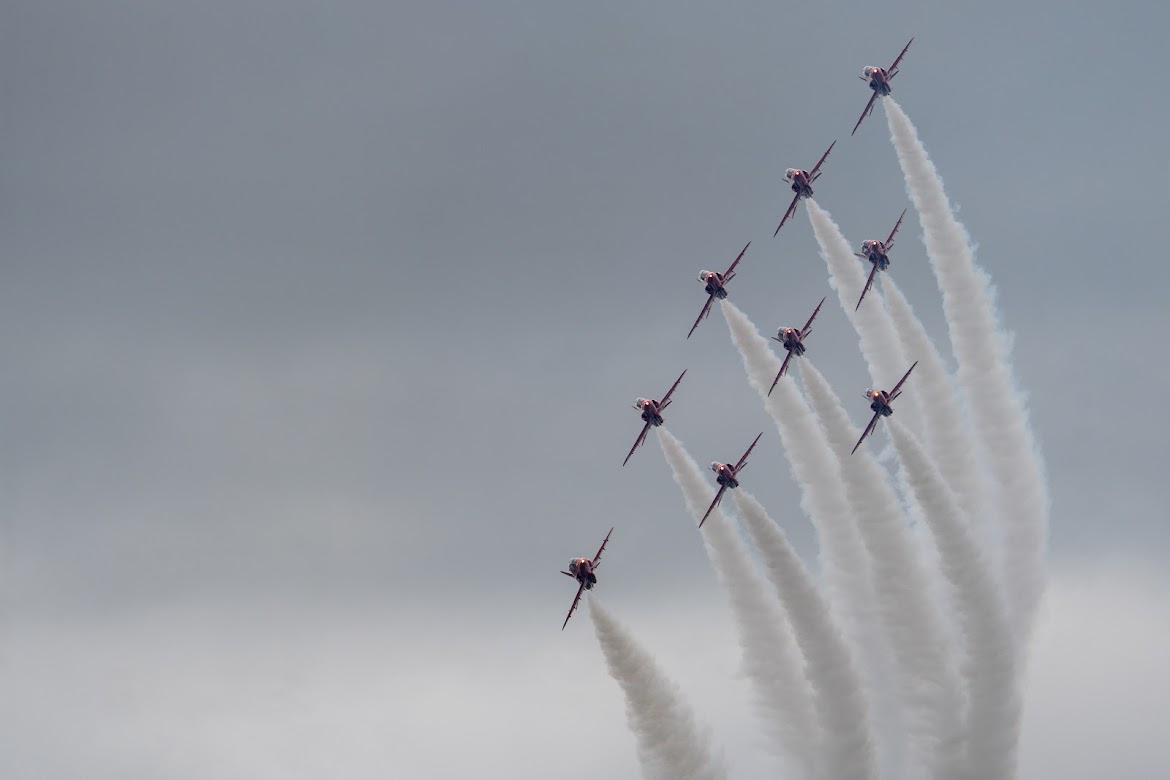Airfix's tweet photo. The Red Arrows displayed the famous diamond nine formation at RIAT a few weeks ago, marking their milestone 60th anniversary display season.

📸 Ig/ thrutheviewfindr

#Airfix #AVDaily #AVGeek #RedArrows #DiamondNine #RIAT2024 https://t.co/E6Pz54mlD5