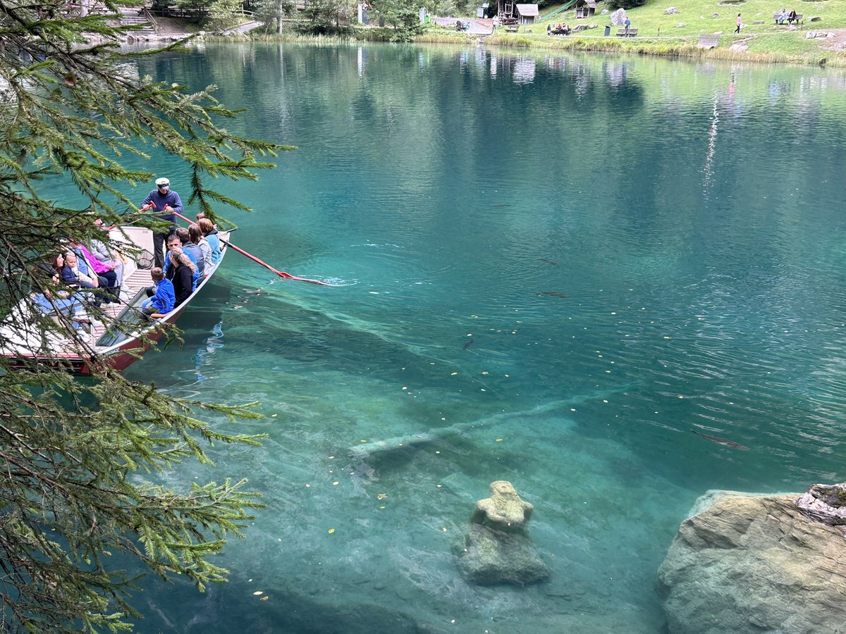 CarteneChloe's tweet photo. blausee 🇨🇭 https://t.co/26YR6ol9o0