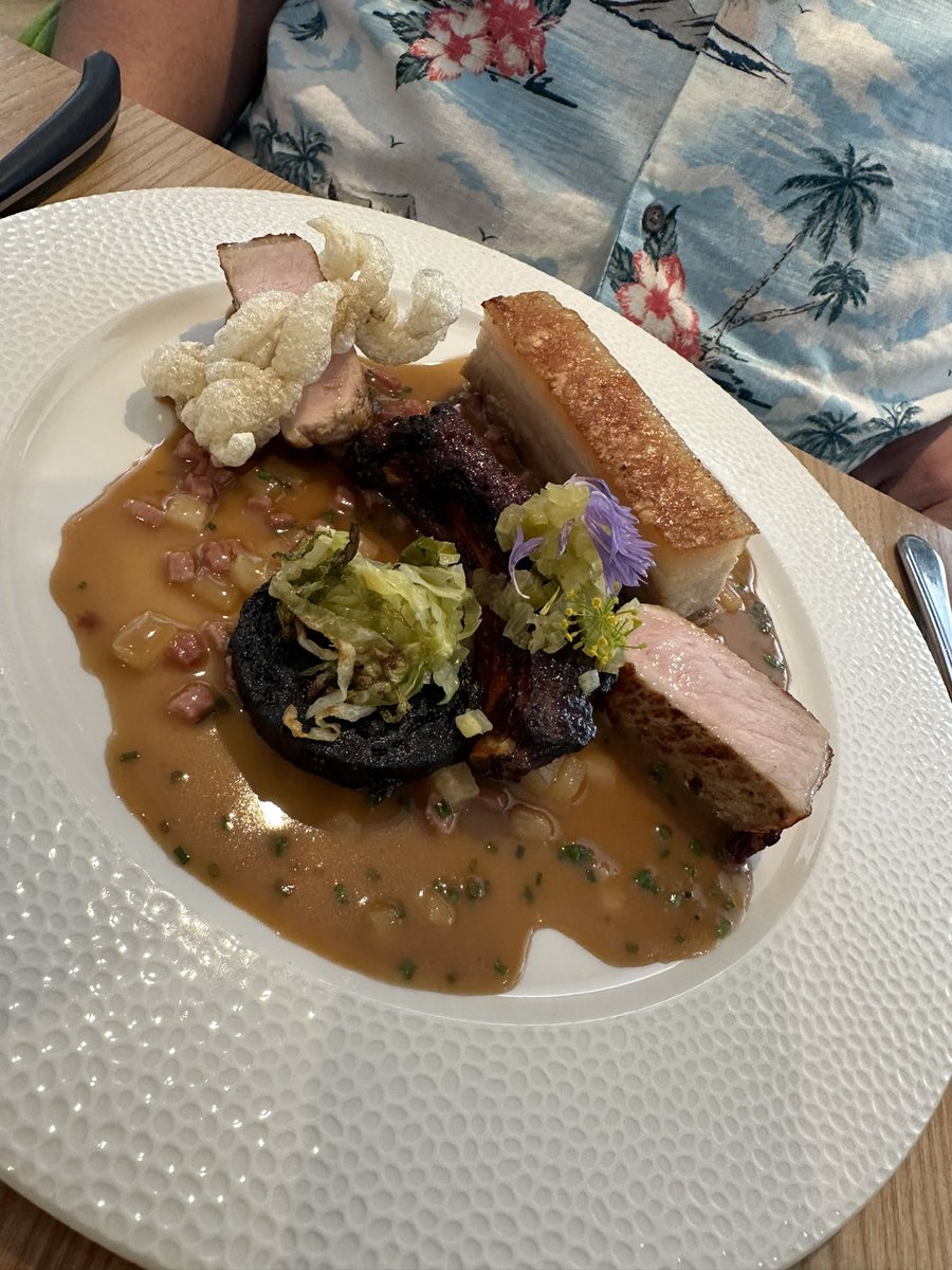 Jo_Jo_Will's tweet image. Stunning food @ChefsTableCH1 such a perfect 25th wedding anniversary with @JohnWumz