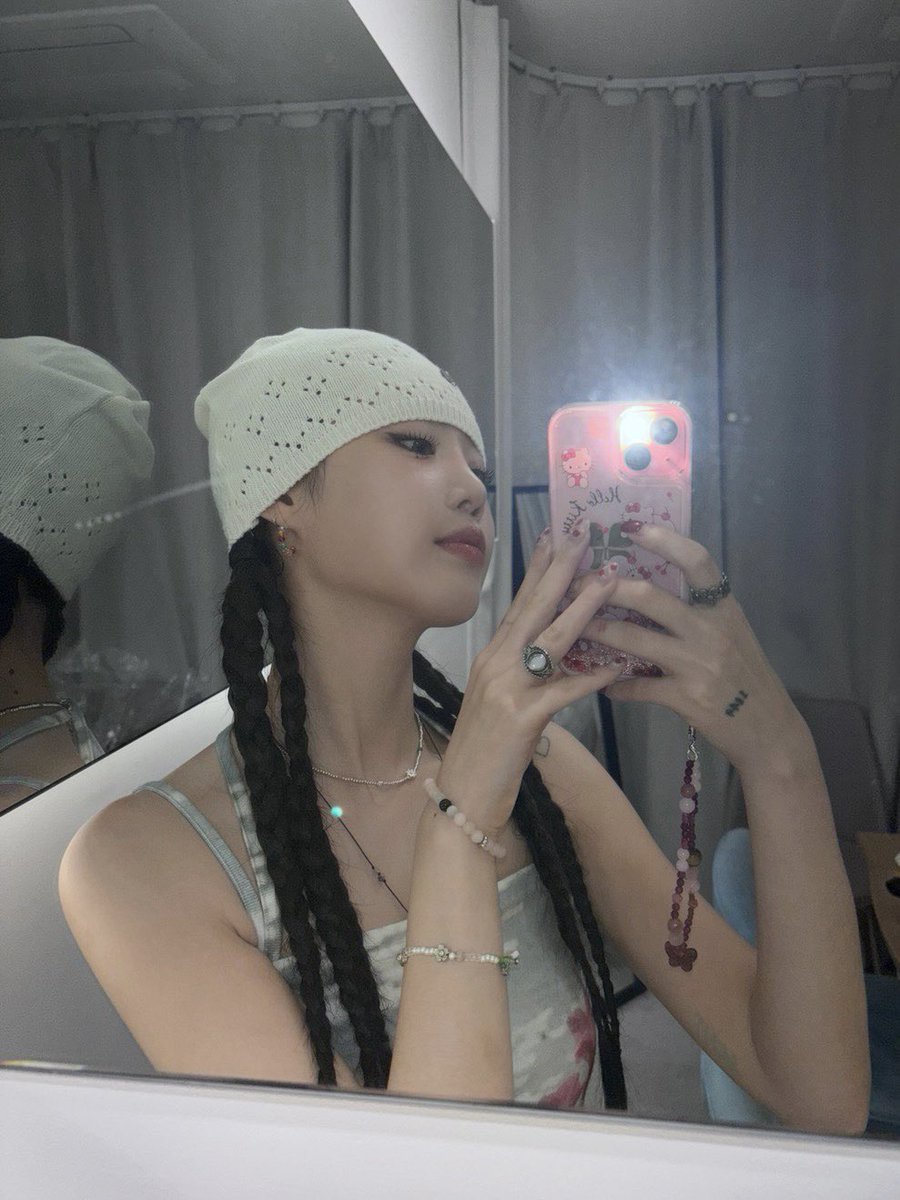 O3O9sj's tweet photo. 이게힙합이지🤟🏻🤟🏻 https://t.co/ym9qSPiBr8