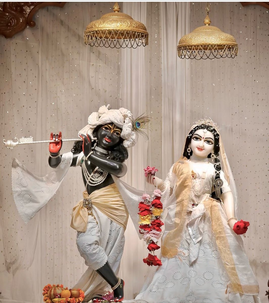 हे माधव...
जन्मदिन🎂 आ रहा है आपका कोई उपहार🎁 दे सके आपको इतना सामर्थ्य नही है मुझ में पर आजीवन आपका भक्त🙏 रहूंगा ये वादा है आपसे❤️.....❤️
facebook.com/10002205232409…