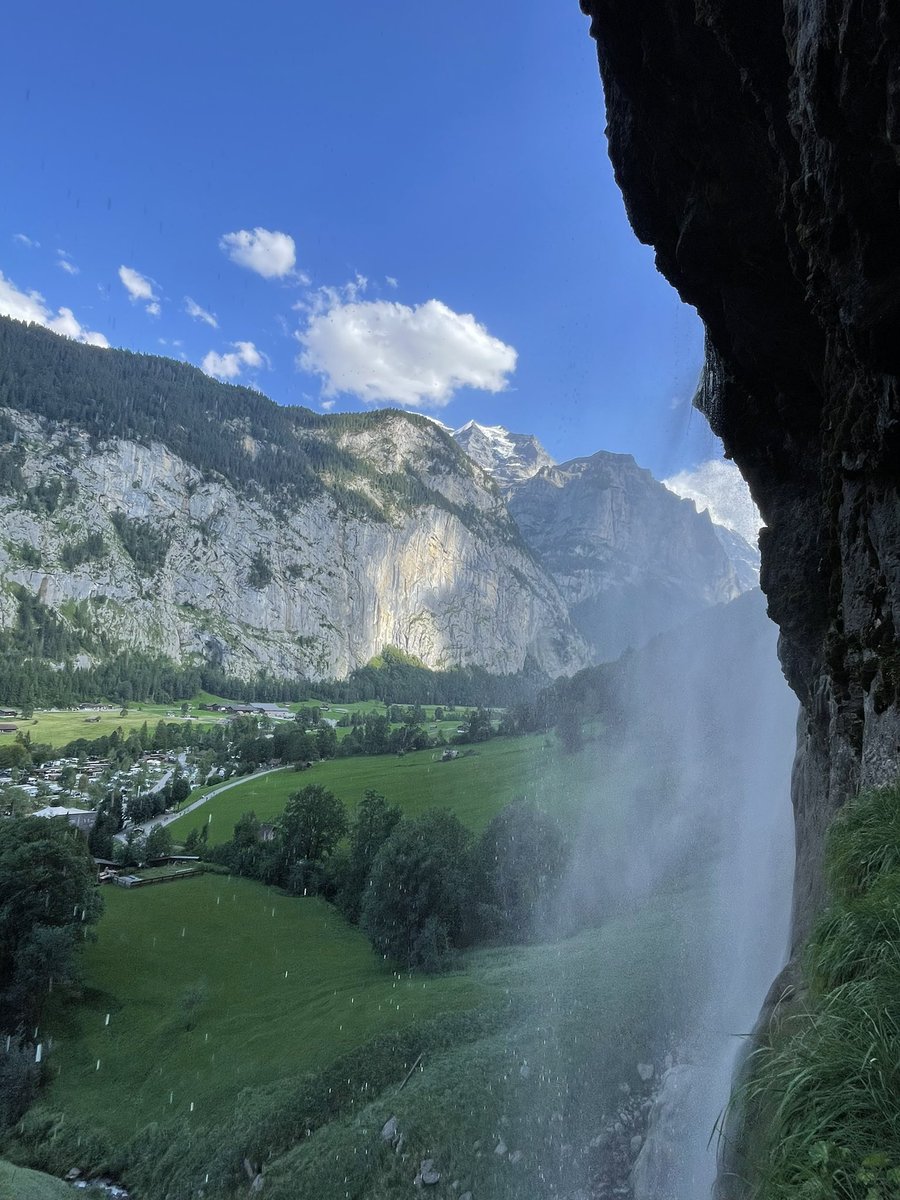 CarteneChloe's tweet photo. Lauterbrunnen 🇨🇭 https://t.co/cf7XPaHtOQ