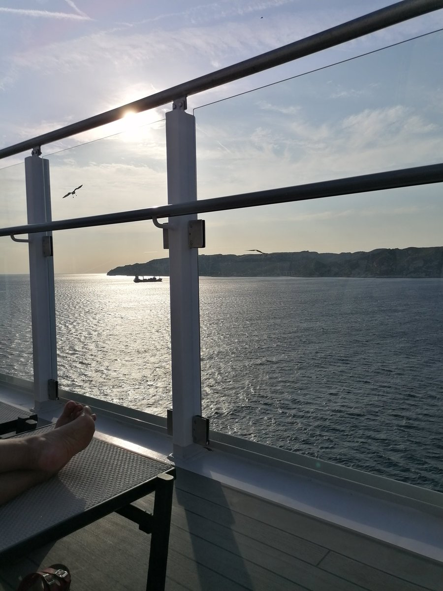 republique_z's tweet photo. Bon, petite croisière les amis. Loin de ma cher France, des racailles et de la gauchiasse, enfin un peut d'air !! https://t.co/gwoNebvaOP