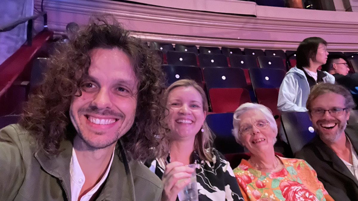 EmilySWood's tweet image. Beautiful night with @ThisColeStacey and family watching @bbcproms - spied @Ianskellyradio3 @BBCRadio3 over the other side of the @RoyalAlbertHall too! Magical to see @BBCSO perform in real life 🎼🤍