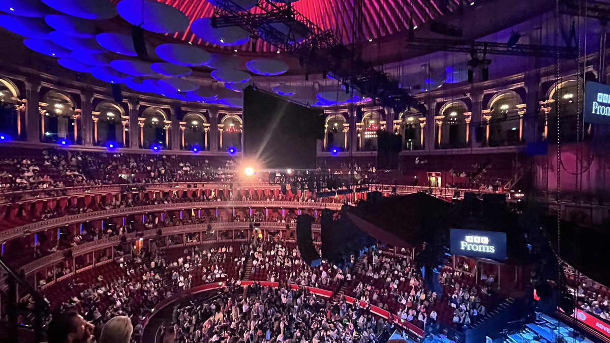 EmilySWood's tweet image. Beautiful night with @ThisColeStacey and family watching @bbcproms - spied @Ianskellyradio3 @BBCRadio3 over the other side of the @RoyalAlbertHall too! Magical to see @BBCSO perform in real life 🎼🤍