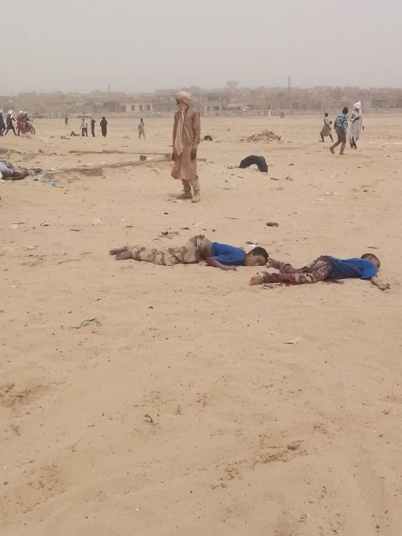 apmazawad's tweet photo. #Azawad
Une frappe de drone turk utilisé par l'armée malienne a visé un groupe de civils à #tinzawaten faisant plusieurs morts et blessés majoritairement mineur. https://t.co/xdjzK7Zjnu