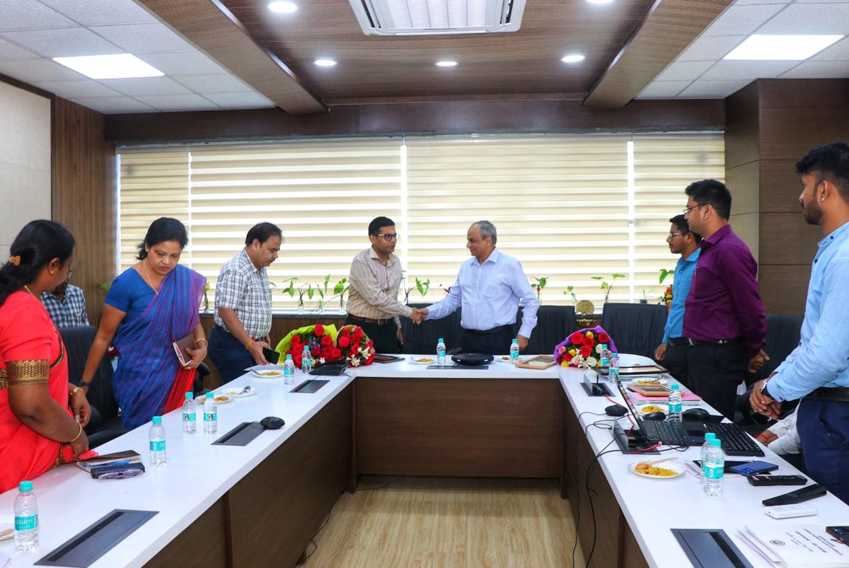 During the valedictory session, Shri Pravin Srivastava, Chairman of M. P. Statistical Commission, addressed the OTs and congratulated them on the successful completion of the training programme.
<a href="/GoIStats/">Ministry of Statistics & Programme Implementation</a> <a href="/Rao_InderjitS/">Rao Inderjit Singh</a>
#MoSPI #NSSTA #DESMadhyaPradesh #Training #Statistics #ISS