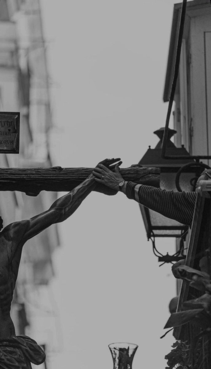 «Cuando te vea por primera vez, Dios mío: ¿qué te sabré decir? Callado, esconderé mi frente en tu regazo… y lloraré, como cuando era niño.

Tus ojos mirarán todas mis llagas… Te contaré después toda mi vida… ¡Aunque ya la conoces!

Y Tú, para dormirme, lentamente, me contarás