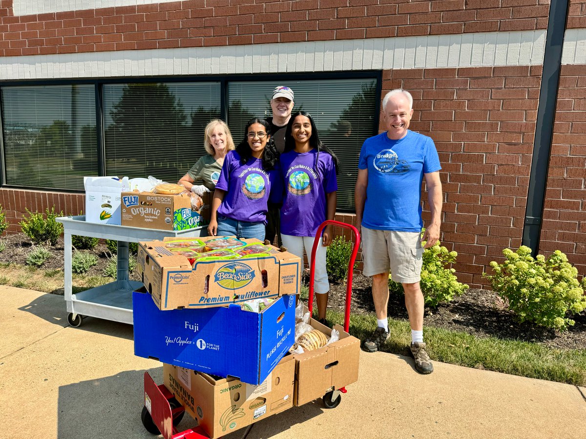 joinnest4's tweet image. Thru #NESTNurtures, we’re building bridges between surplus #food &amp;amp; food-insecure families via various avenues of #resource provision, with local #partnerships like BridgeFeeds helping us expand our #zerohunger efforts across the #community! #NEST4US #SDG2 nest4us.org