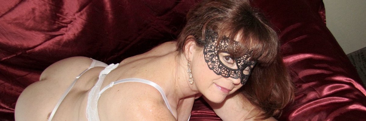 HotwifeKara's tweet photo. Advice of the day.
Husbands do NOT talk their wives into, coerce or guilt them into becoming a #hotwife. They let their wives decide through fantasy, conversation, trust &amp; respect. If you, as a husband, are the only one deriving pleasure, then you're just a pimp. #mybodymychoice https://t.co/nshZ6ZHo4l