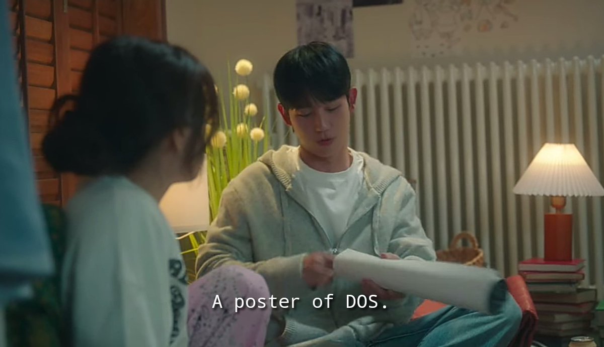kdramadaisy's tweet photo. no wonder it sounds so familiar. DOS is the kpop idol from #HometownChaChaCha

homcha and eomchina are both from the same PD and writer. probably the same universe too 🥹🥹🫶🏻

#LoveNextDoor
#LoveNextDoorEp4 https://t.co/Pje9egj4X5