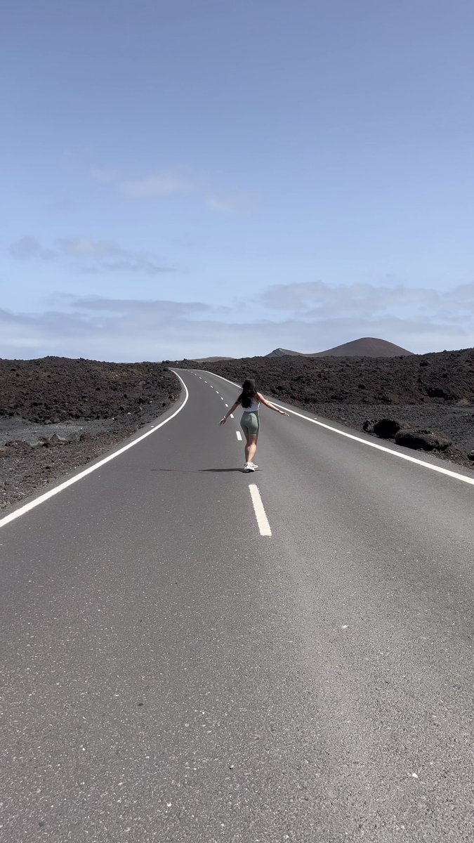 bymunne's tweet photo. LANZAROTE diaries 𖤓°⋆siendo sirena por la isla 🧜🏻‍♀️ lectura actual, ritual para manifestar y más...
https://t.co/M2u1BRA3uK https://t.co/WJxDpBHnCe