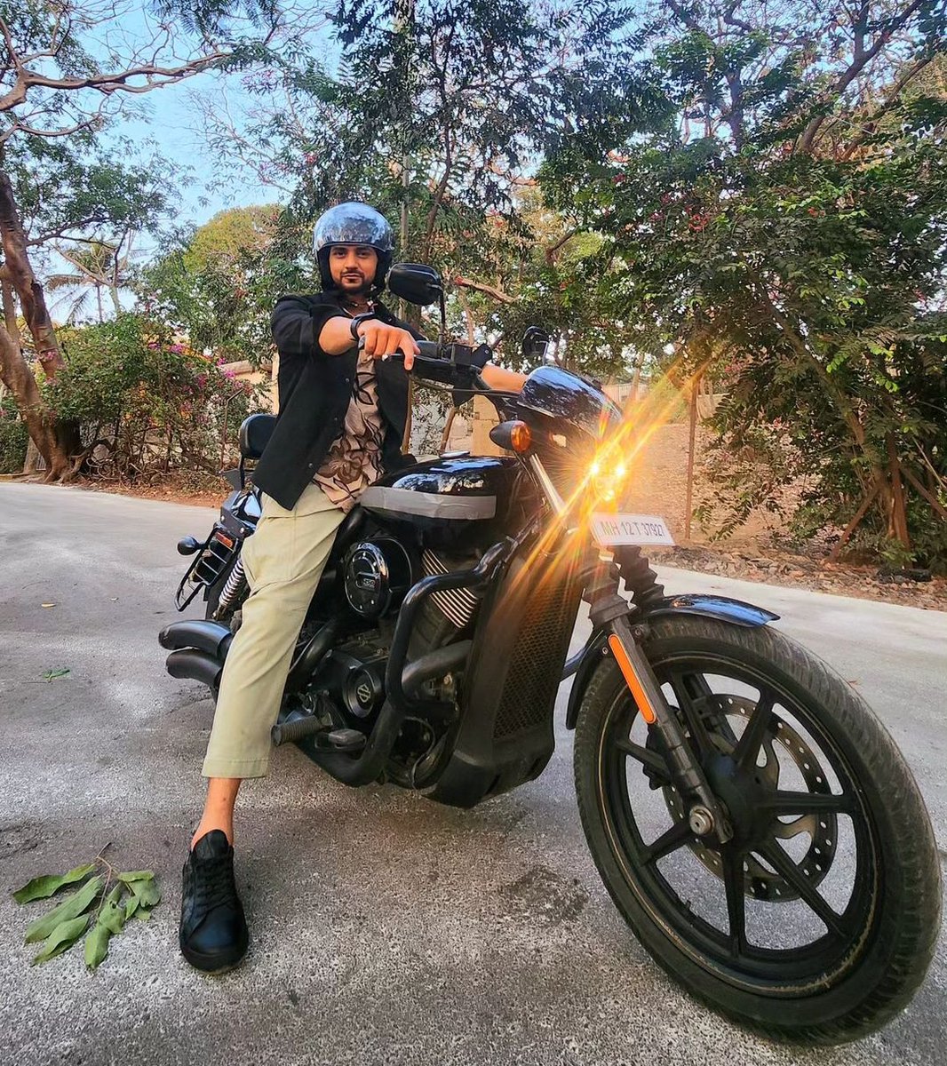 DrNitya02's tweet photo. #HarleyDevidson🔥🌟 #swagger
Apna hero 💝❤️🩹🔥🥰😍 #ShaktiArora
@shaktiarora mr swagger 🤌🏻❤️ https://t.co/2l00dM4tjt