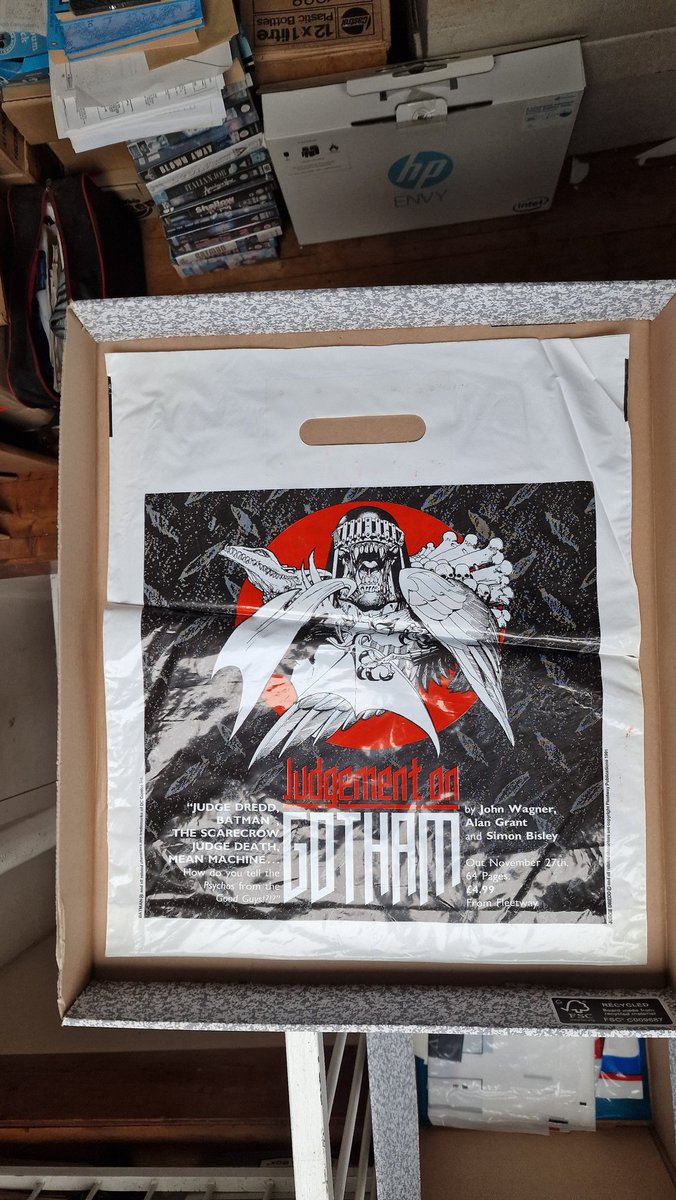 JF_Bungo's tweet photo. @MrBitterwitter Mine is holding up okay so far 
 🤞🏼 but most of my other FP bags are crumbling 😂 https://t.co/10fsB0OLNC
