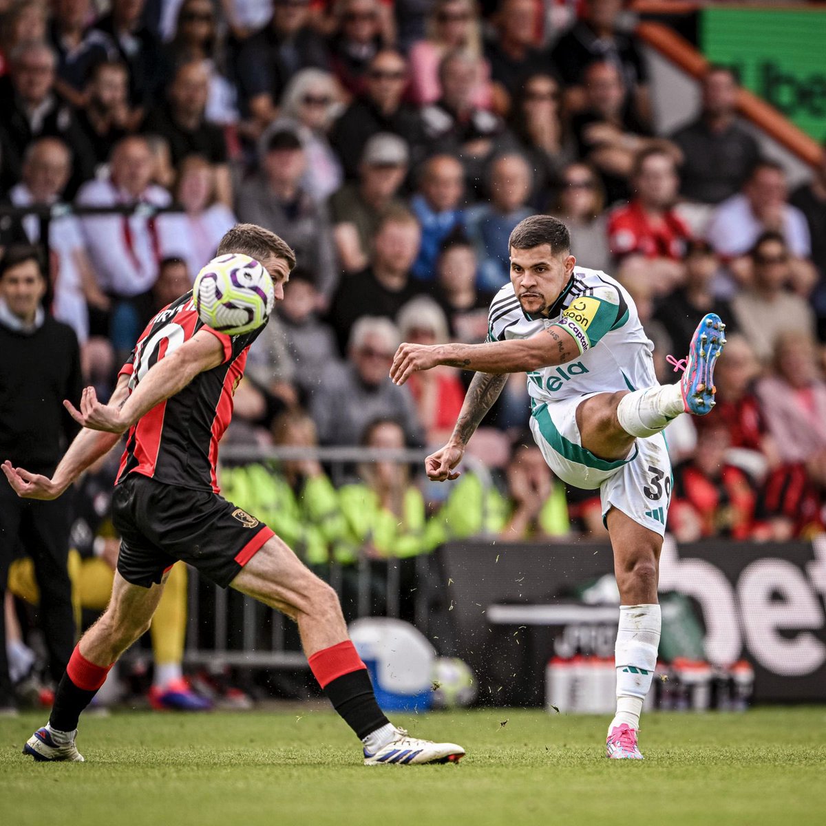 brunoog97's tweet photo. Tough game today! On a difficult pitch against a tough opponent, but I still believe we had the best chances to win the game! Big game on Wednesday where we need to be ready. Thank you for the constant support, NUFC fans. 3️⃣9️⃣🖤🤍 https://t.co/sMMKzu9CJb
