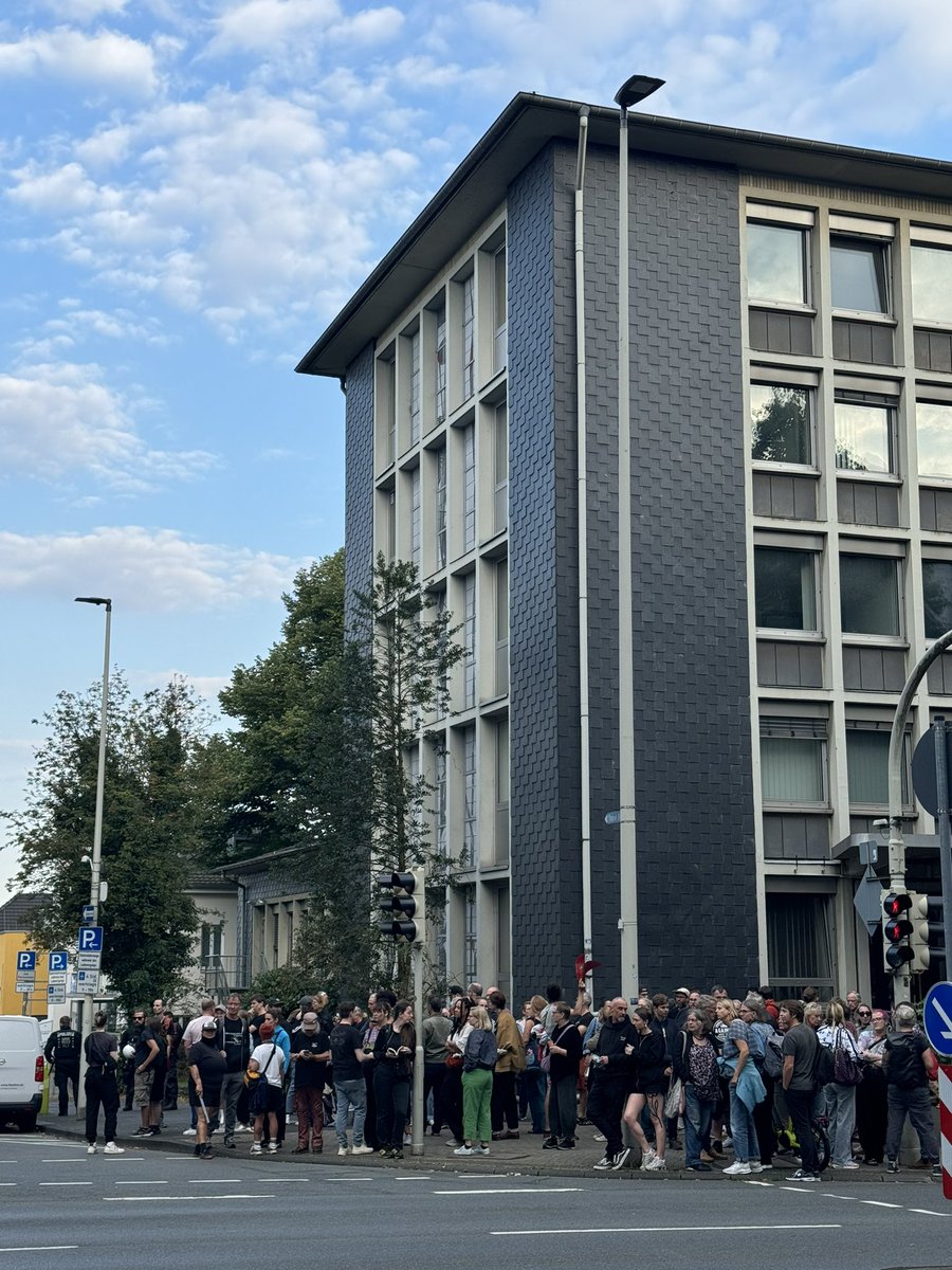 Frank Schneider tweet media