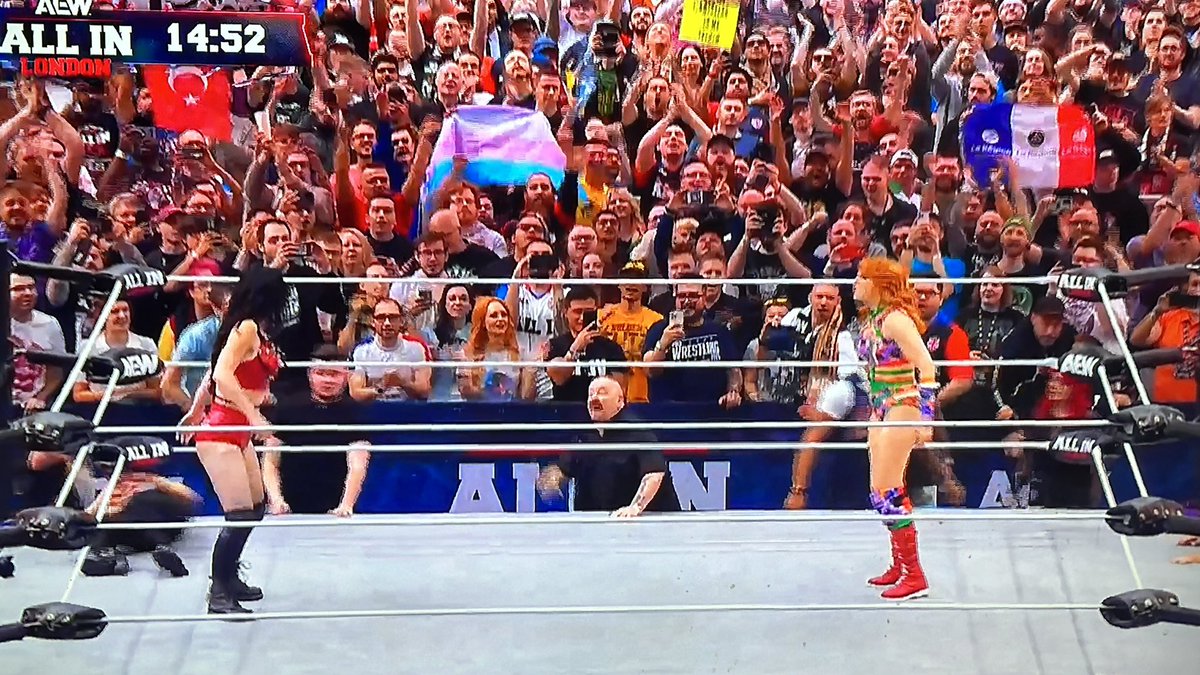 CaputVenator's tweet image. Saraya wanted her moment..

Nah! I am not sorry, Saraya. You don&apos;t deserve it here in Wembly Stadium! 

Besides? I have a score to settle with you.