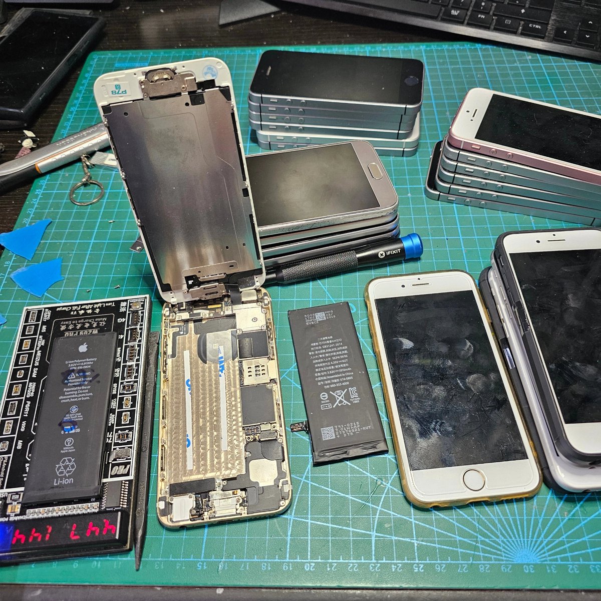 ♻️ Inforea #iFixit #GreenIT ♻️ (@_inforea) on Twitter photo Clap de fin pour ce lot de 22 #Smartphone en direction des <a href="/restosducoeur/">Les Restos du Coeur</a> 62! Tous sauvés de la #Destruction car trop anciens 😡
#Restauration #Reconditionnement #eWaste #GreenIT #RSE #ecologie #Environnement <a href="/iFixitFR/">iFixit France</a> <a href="/iFixitDE/">iFixit Europe</a> Clap de fin pour ce lot de 22 #Smartphone en direction des <a href="/restosducoeur/">Les Restos du Coeur</a> 62! Tous sauvés de la #Destruction car trop anciens 😡
#Restauration #Reconditionnement #eWaste #GreenIT #RSE #ecologie #Environnement <a href="/iFixitFR/">iFixit France</a> <a href="/iFixitDE/">iFixit Europe</a>