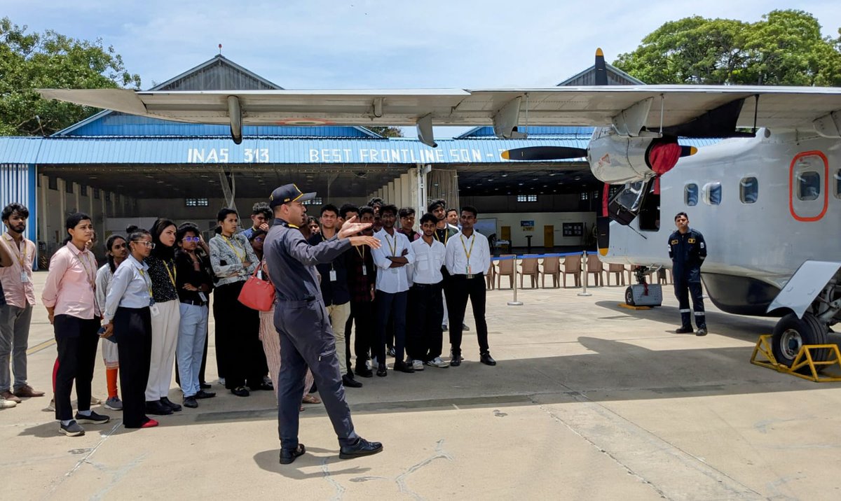 IN_HQTNP's tweet photo. #IndianNavy இன் அவுட்ரீச் திட்டத்தின் ஒரு பகுதியாக, #Chennai யில் அமைந்துள்ள #INAS313 விமான படைப்பிரிவில், இந்துஸ்தான் தொழில்நுட்பம் கல்லூரியைச் சேர்ந்த 56 மாணவர்களுக்கு விமான மேலாண்மை மற்றும் கடற்படைக்கான அதன் முக்கியத்துவம் பற்றிய ஒரு சிறப்பு நிகழ்ச்சி நடைபெறப்பட்டது. https://t.co/eZaoNATLnG