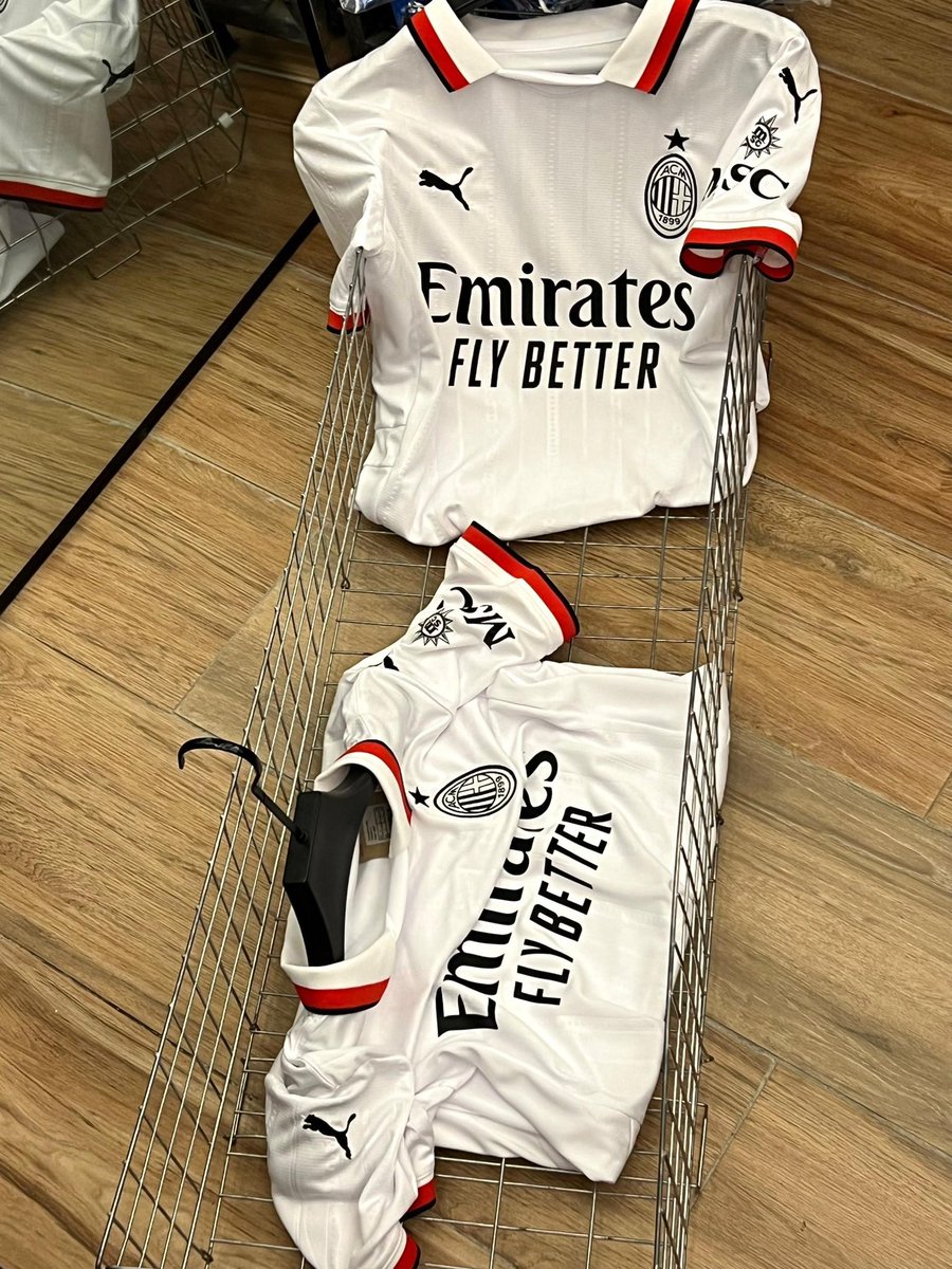 Call_me__Rey's tweet photo. Jerseys are one of the most comfortable piece of clothing you should possess, and as an individual should have at least 2 different Jerseys in your wardrobe.

- it's comfortable 
- easy to style
- ready-to-wear for causal   meetings 
- Unisex https://t.co/ZdEtKLOO6B