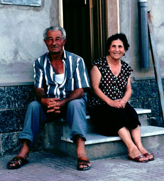 Italians are the SMARTEST people on earth.

Even with obesity rates growing, Italy is still one of the healthiest countries.

So how do they manage this?

Here's the 6 things I found Italian’s are doing, that American’s aren’t.

(🧵+ simple steps you can follow)