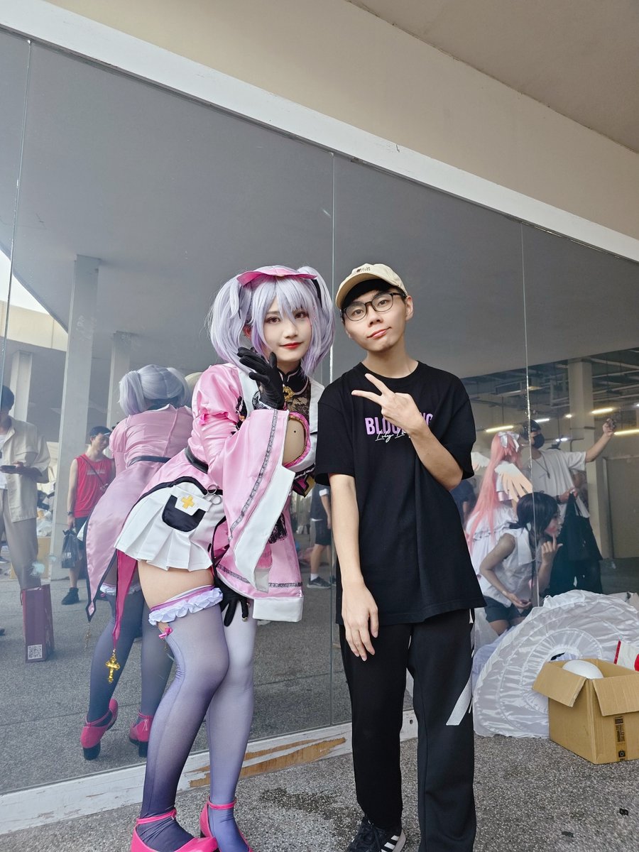 Anora0105's tweet photo. 這是合照的第一部分
#DDProject
#芙到場辣 https://t.co/Ial9EWmoZY