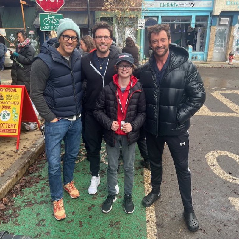 evanscontent's tweet photo. Chris Evans, Ryan Reynolds, and Hugh Jackman meeting a fan behind the scenes of #DeadpoolAndWolverine ❤️ https://t.co/lWRDyOeeYi