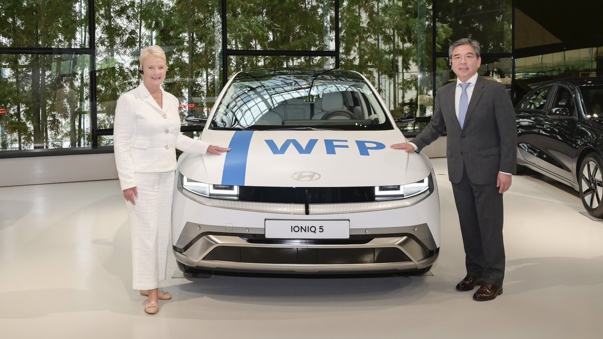 HyundaiMEA's tweet photo. Through our commitment to sustainability for a better future, we partnered with @WFP to offer eco-friendly EVs.
التزامًا منا بالاستدامة لمستقبل أفضل، عقدنا شراكة مع @WFP لتقديم مركبات كهربائية صديقة للبيئة.
#Hyundai #WFP #MobilityPartner
#هيونداي #WFP #شريك_التنقل https://t.co/YCYKqa5XG7