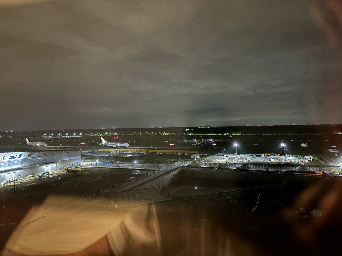 Kinnosuke_33's tweet photo. 今週は成田空港で今年3度目のお見送り
今回はマロウドインターナショナルホテルに泊まりました！
部屋が広くて、滑走路が目の前✨
だけど…ドライヤーが残念だった。ロングの人は乾かすのにどのくらい時間かかるんだろう🙄と思うくらい弱い。
#マロウドインターナショナル  #成田空港 https://t.co/CnMceQNYSr