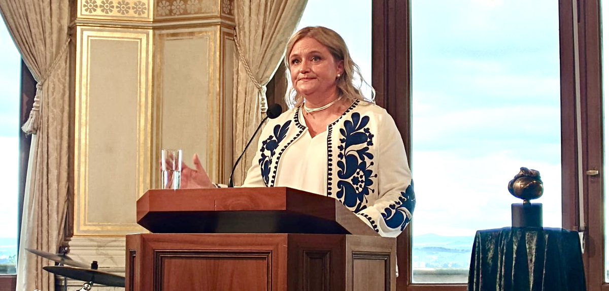 „Das ist ein Preis für ein empathisches, weltoffenes und hilfsbereites Sachsen, das es zu bewahren gilt“, sagte Preisträgerin <a href="/NatalijaBock/">Natalija Bock 🇺🇦✌️</a> anlässlich der heutigen Verleihung des Erich-Kästner-Preises durch den <a href="/PresseclubDD/">Presseclub Dresden</a>.