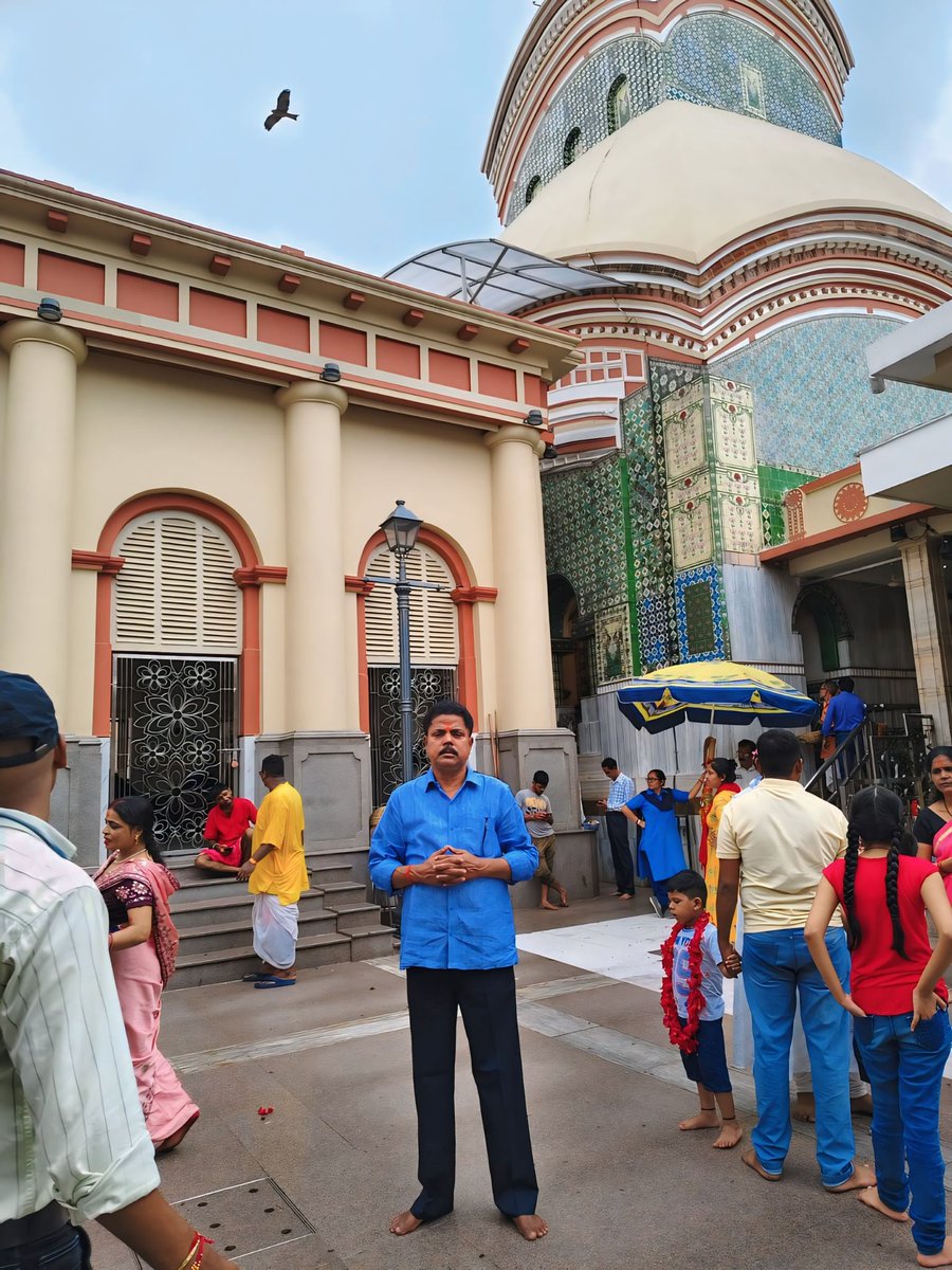 Rajkumarsingh1i's tweet photo. कोलकाता के कालीघाट शक्तिपीठ मन्दिर और दक्षिणेश्वर काली मंदिर पर माँ काली के दर्शन-पूजन करने का सौभाग्य प्राप्त हुआ।। https://t.co/uhVHeGxtTQ