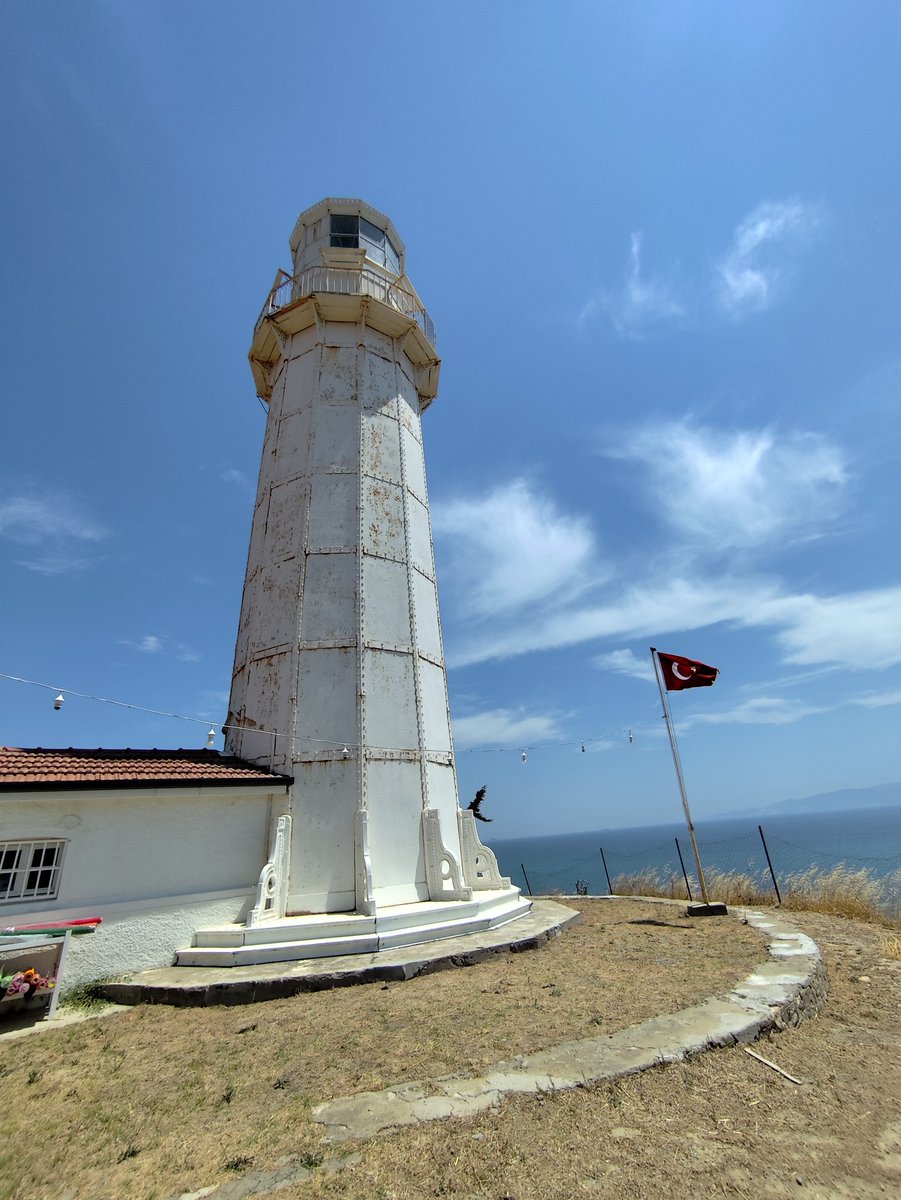 ganitarkan's tweet photo. Tekirdağ/Şarköy/Hoşköy'de rota feneri olarak inşa edilen Hoşköy (Hora) feneri 1861 yılında Fransa'dan özel olarak getirilen malzemelerle Fransızlar tarafından inşa edilmiştir. 2 saatte bir kurulan sarkaç sistemi ile çalışan Hoşköy (Hora) Feneri 20 metre yüksekliğindedir. https://t.co/uMaawGkp32