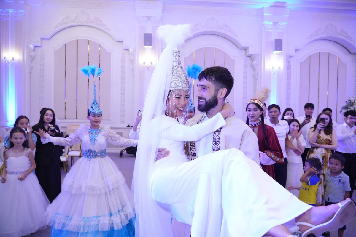 Aidan Gomez tweet media