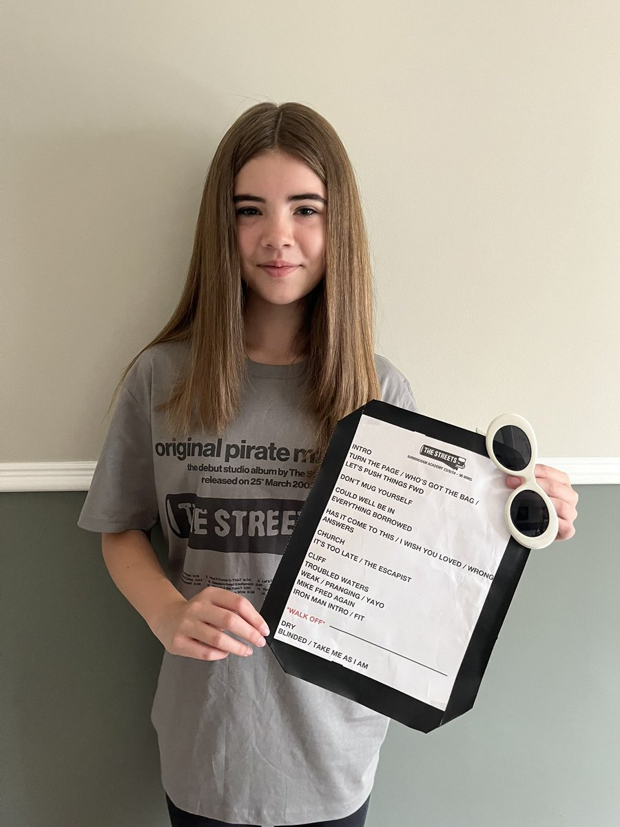 AntTullett's tweet image. @errkeith @mikeskinnerltd we just wanted to say thank you for looking after Alyssa on Friday night whilst watching her first gig. We really appreciate you going the extra mile to ensure she was ok and had the best experience possible #mikeskinner #thestreets #o2academybirmingham