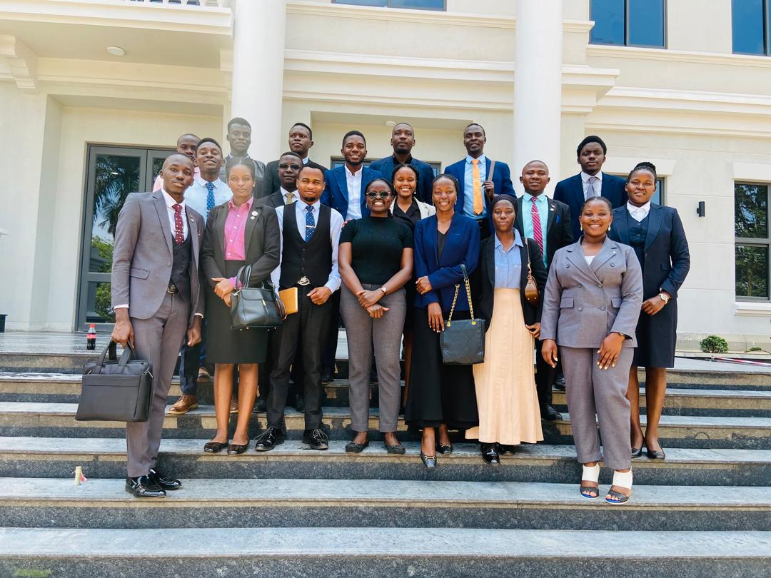 namulemeangella's tweet photo. Exciting times ahead .
Meet the passionate team that's going to shape the future of law for generations...

I wish you a successful tenure .
#ULSA leadership https://t.co/Lj85QgxfUy