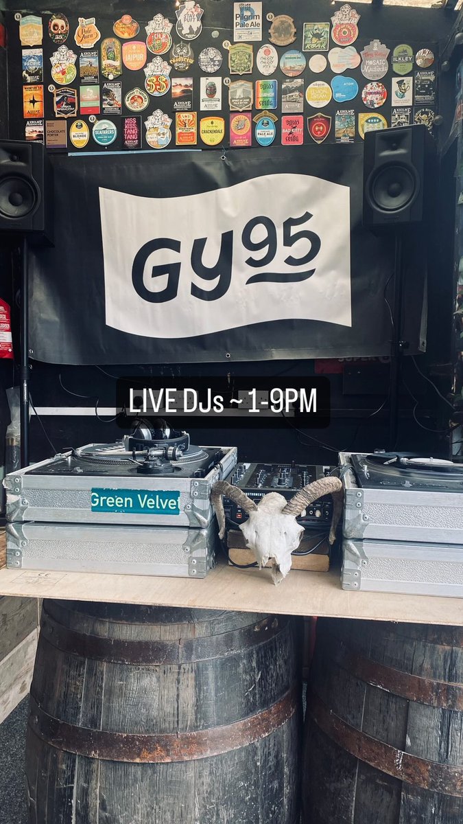 miabcleethorpes's tweet photo. It’s #BankHolidayWeekend so we’re open a bit later than usual today. The wonderful folk from GY95 are on the decks till 9pm.
#cleethorpes #grimsby #gypo #craftbeer https://t.co/LXRWlDNtRu
