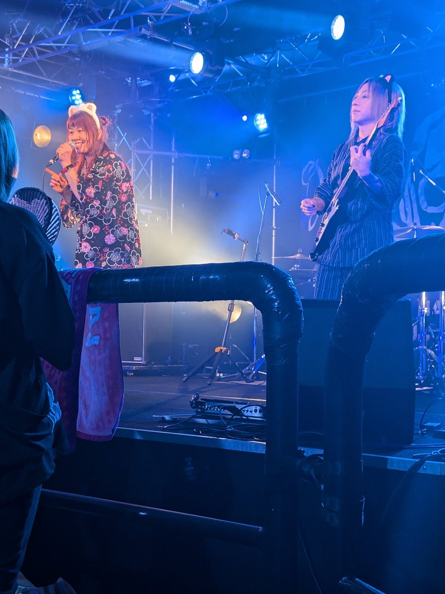 showji_kawasaki's tweet photo. お世話になってるライブハウスに
お世話になってるバンド仲間のライブを観に行って来ました♫
客として来場するのは初めて❓️新鮮✨
みんなカッコよくて楽しいライブでした😁
#ToDESTINATION
#LaPEACE
#ブルドックバスターズ
#streamingred #rikizo
#showji #車イスのギタリスト https://t.co/OlAA9szxYJ