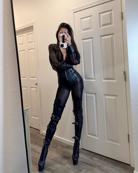 bark if you&rsquo;re a cumslut for Daddy https://t.co/1aOACKbC89