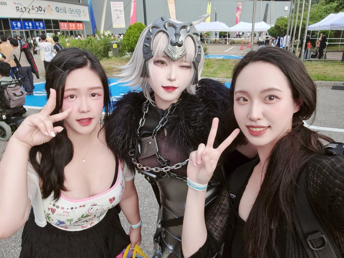 초미녀 시루님(@siru_0207)님과
셀카 찰칵⭐ 사람 많아서 못찍을줄 알았는데 초럭키♡ 
행복했습니댜...👍🏻 https://t.co/abm6h4mIUt