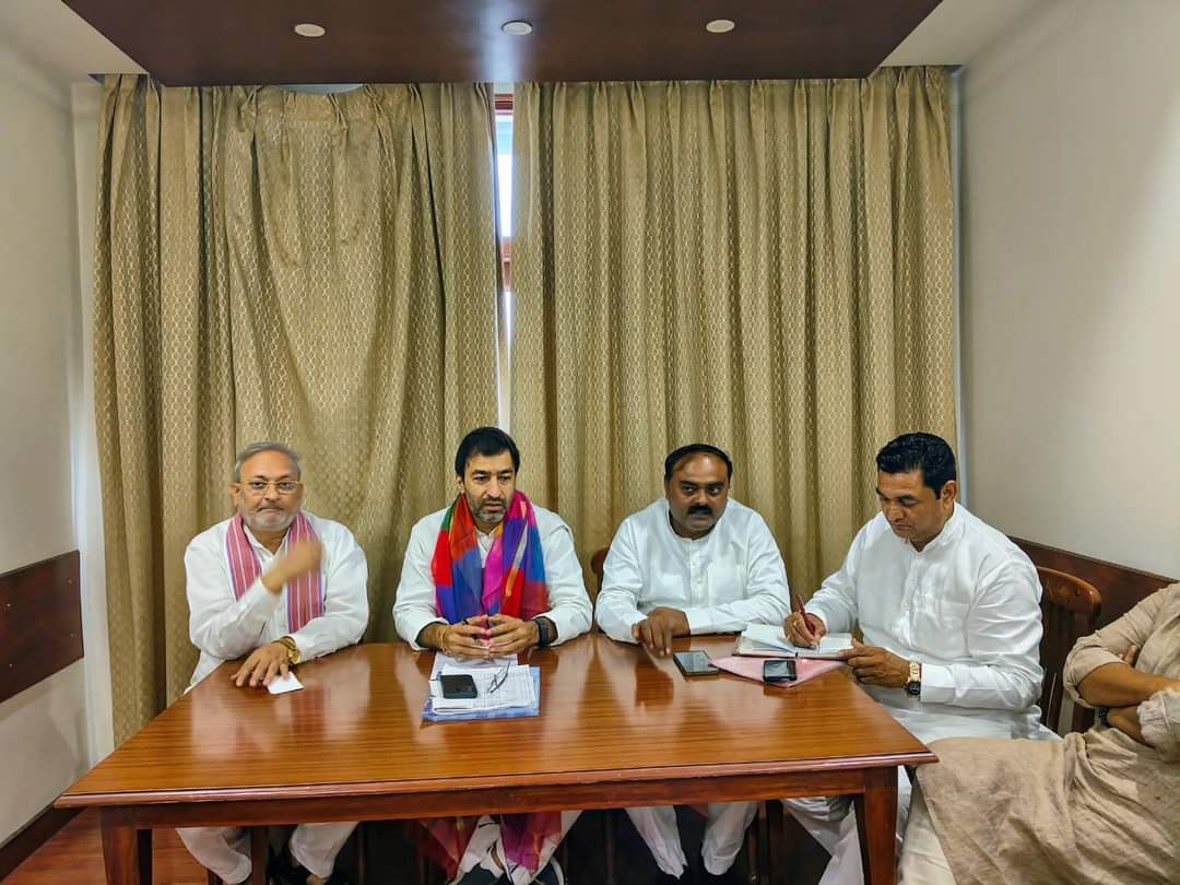ChKrishanChoker's tweet photo. आगामी विधानसभा चुनाव के निमित भाजपा पानीपत के प्रवासी प्रभारी MLC उत्तर प्रदेश श्री @MohitBeniwalBJP जी के साथ चुनाव में लगे विधानसभा प्रभारी,संयोजक एवं विस्तारको की बैठक ली।

बैठक में सभी से चर्चा कर आगामी विधानसभा चुनाव हेतु रणनीति बनाई। https://t.co/rpHaM8TI2u