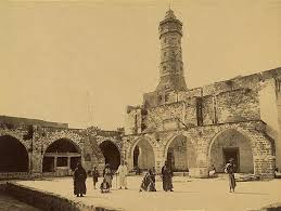 Esa Mezquita que Israel destruyó fue construida en el año 1344, unos 148 años antes que Colón "descubriera" a América y 603 años antes que la ONU se inventara a "Israel".

Pero ay si alguien raya la puerta de una sinagoga...
