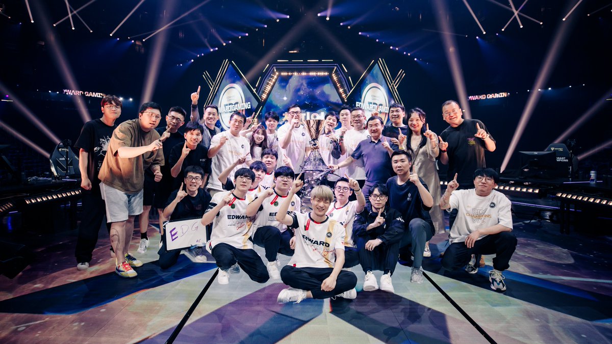 ValorINTEL's tweet photo. Every VALORANT Champions winner 

2021 - Acend
2022 - LOUD
2023 - Evil Geniuses
2024 - EDward Gaming https://t.co/riWWeOVVFI
