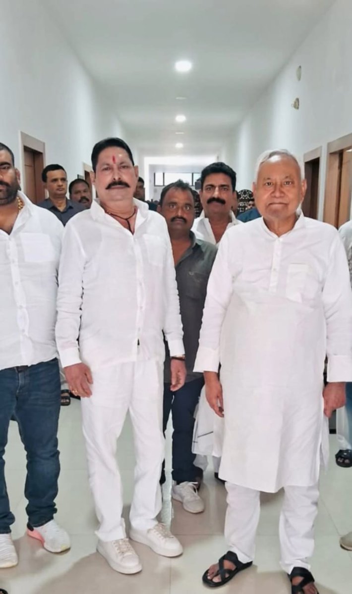 Anant Kumar Singh (@mla_anantsingh) on Twitter photo प्रदेश के मुख्यमंत्री परमआदरणीय श्री <a href="/NitishKumar/">Nitish Kumar</a> जी से उनके पटना स्थित आवास पर स्नेहिल मुलाक़ात।।
#AnantSingh #NitishKumar #ChoteSarkar प्रदेश के मुख्यमंत्री परमआदरणीय श्री <a href="/NitishKumar/">Nitish Kumar</a> जी से उनके पटना स्थित आवास पर स्नेहिल मुलाक़ात।।
#AnantSingh #NitishKumar #ChoteSarkar